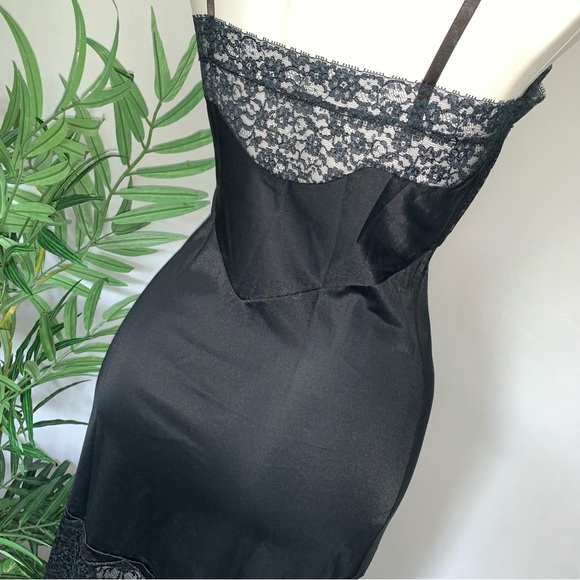 v i n t a g e :: Van Raalte 60s Floral Lace Nylon Slip Dress Mesh - Picture 13 of 15